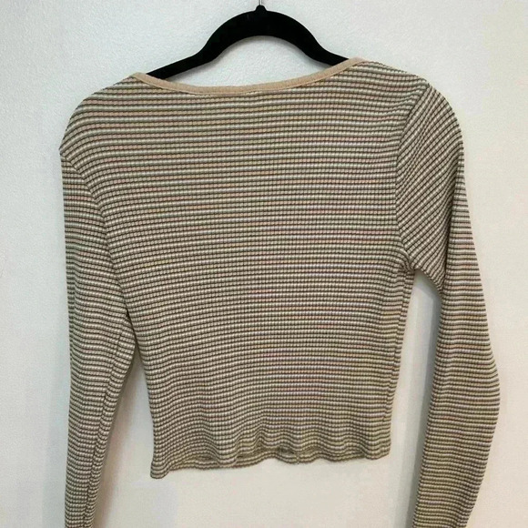 LEVI’s Women’s Brit snap long sleeve ribbed scoop neck knit top Abercrombie - Picture 7 of 9